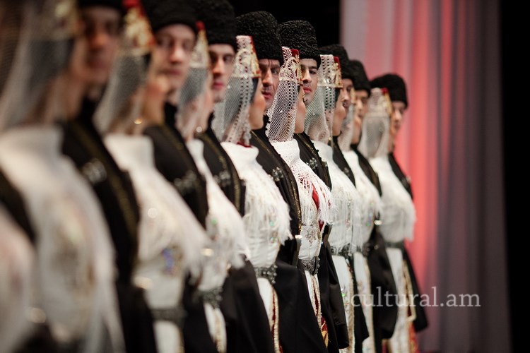 Hyusisayin Osetia-Alaniayi hanrapetutyun mshakuyti orer Hayastanum