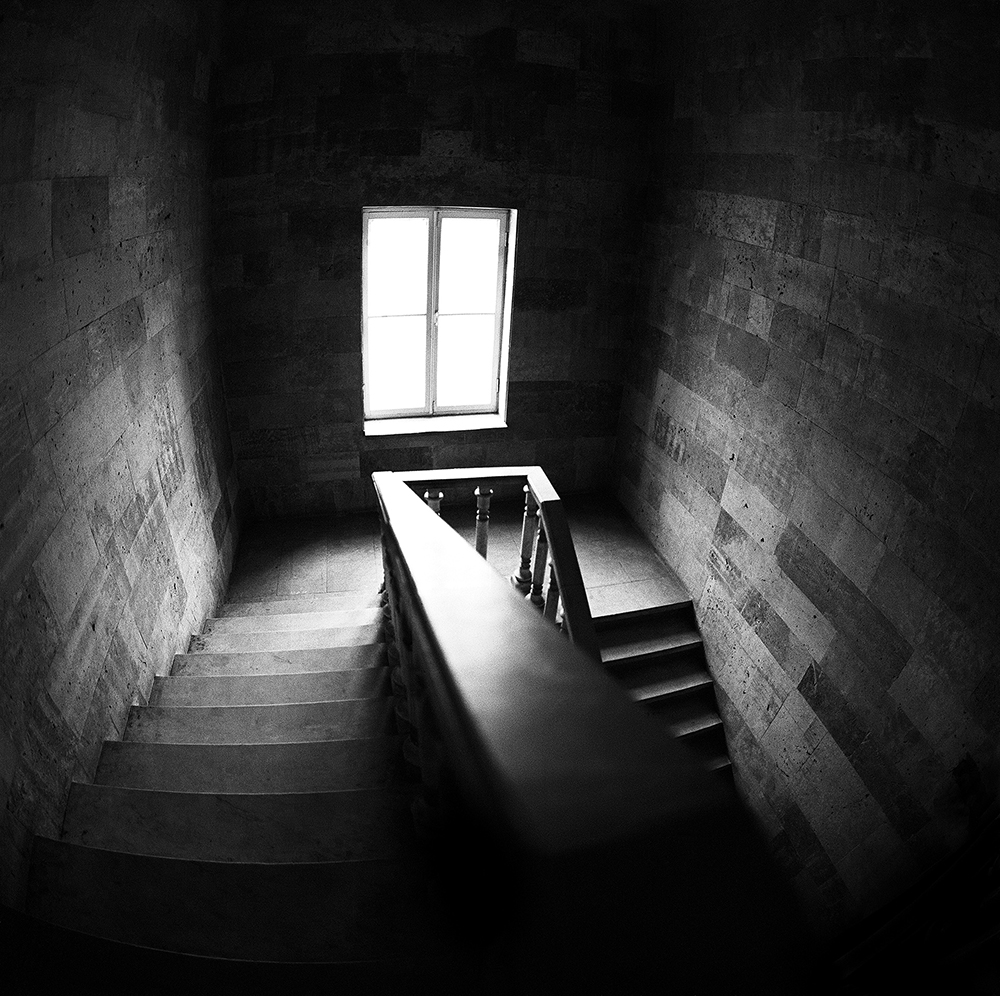 52. Harutyunyan Gagik. staircase. workedWEB2